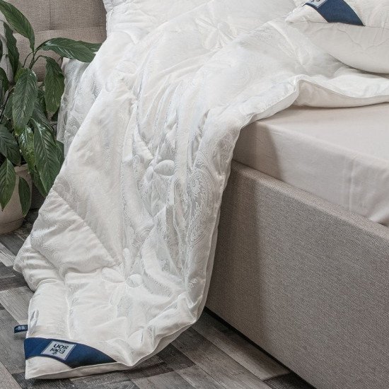 Одеяло искусственный шелк Silk всесезонное 1,5 спальное, 140*205 (±5) см
